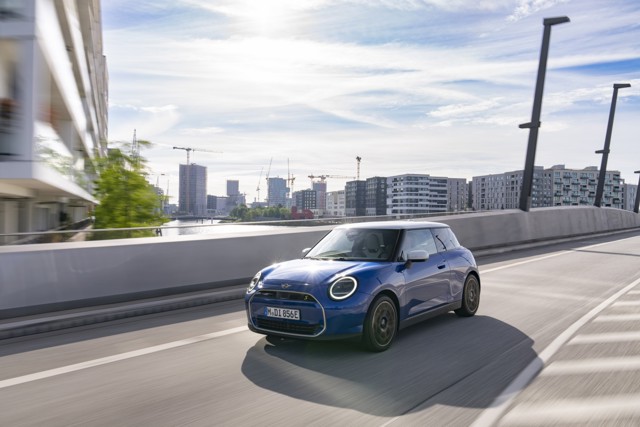 Mini Hatch photo 16