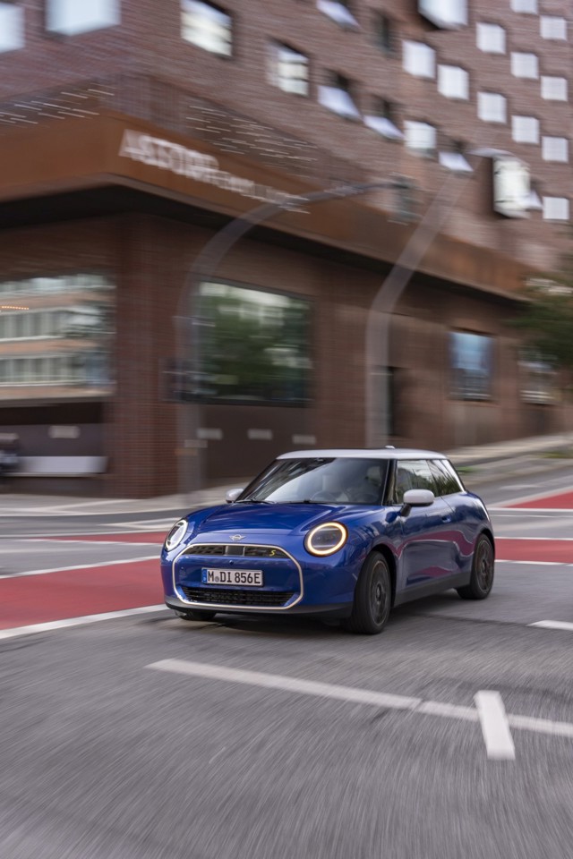 Mini Hatch photo 17