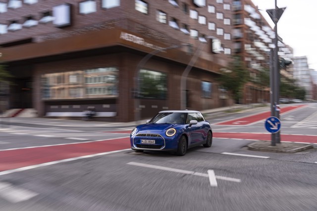 Mini Hatch photo 18