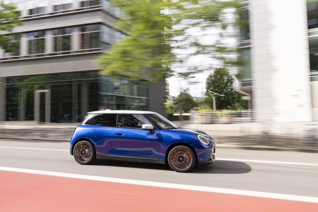 Mini Hatch photo 21