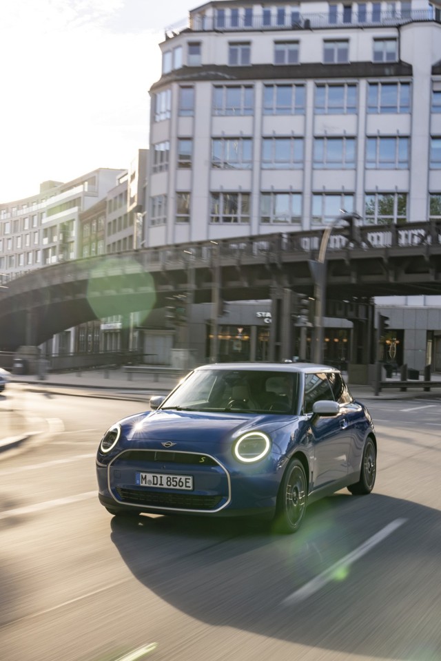 Mini Hatch photo 23