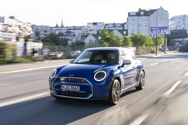 Mini Hatch photo 24