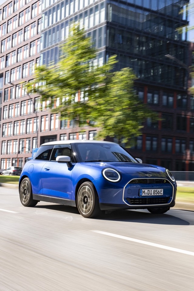 Mini Hatch photo 28