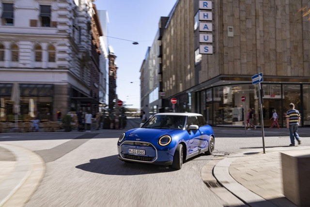 Mini Hatch photo 31