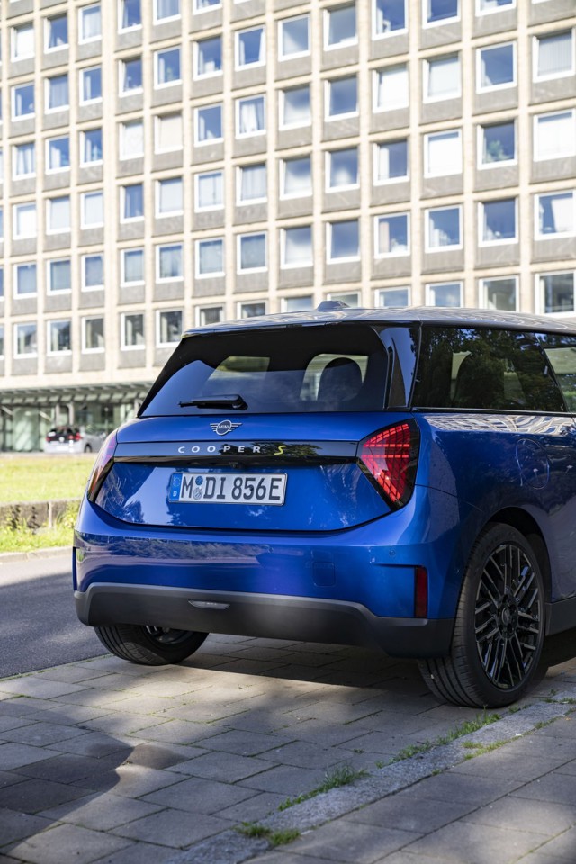 Mini Hatch photo 38