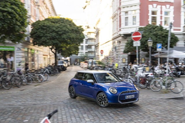 Mini Hatch photo 47