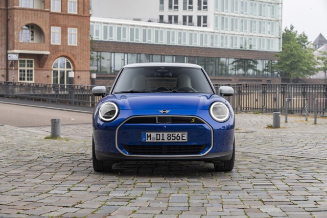 Mini Hatch photo 55