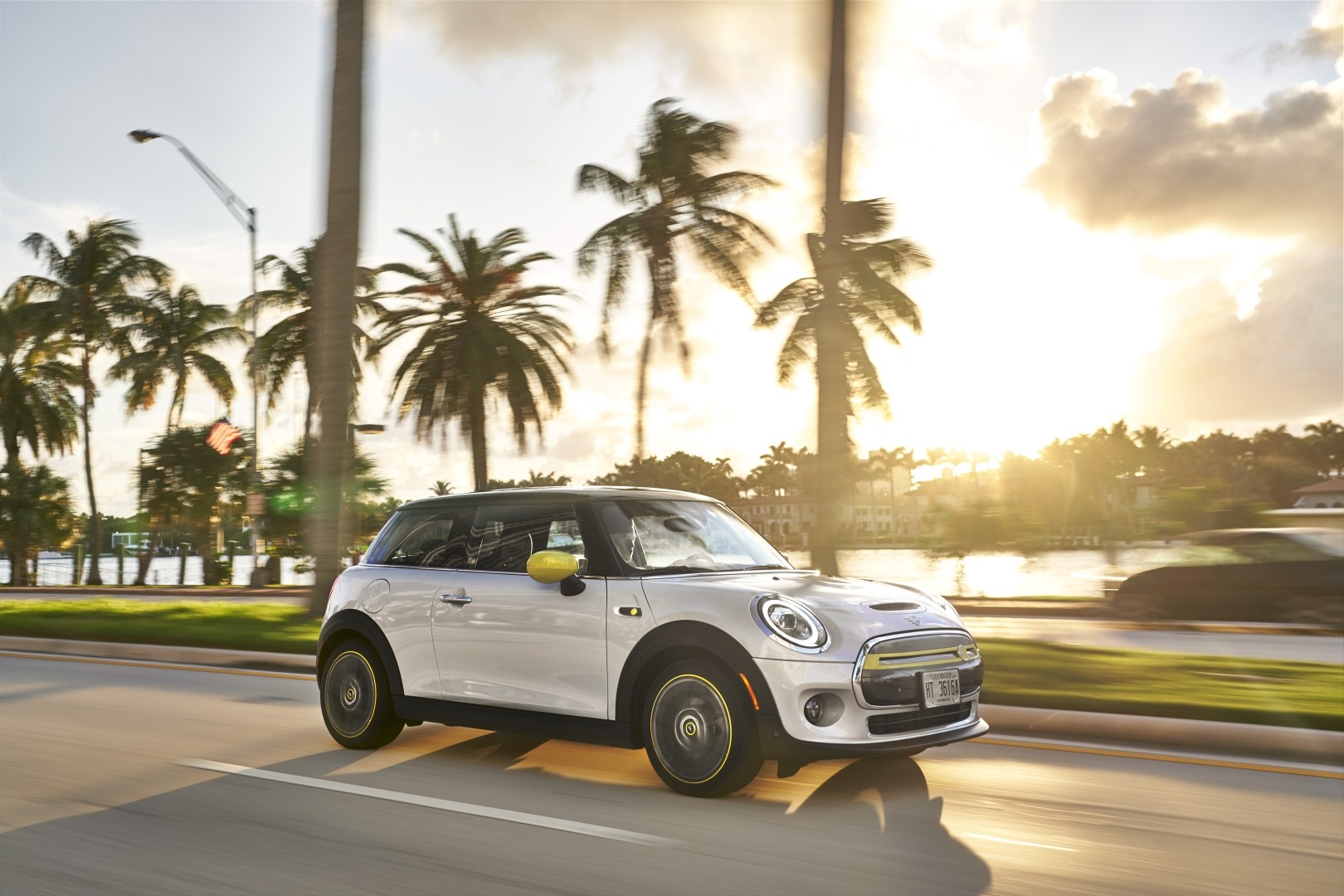 Mini Hatch photo 100