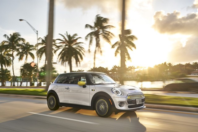 Mini Hatch photo 100