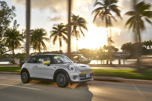 Mini Hatch photo 101