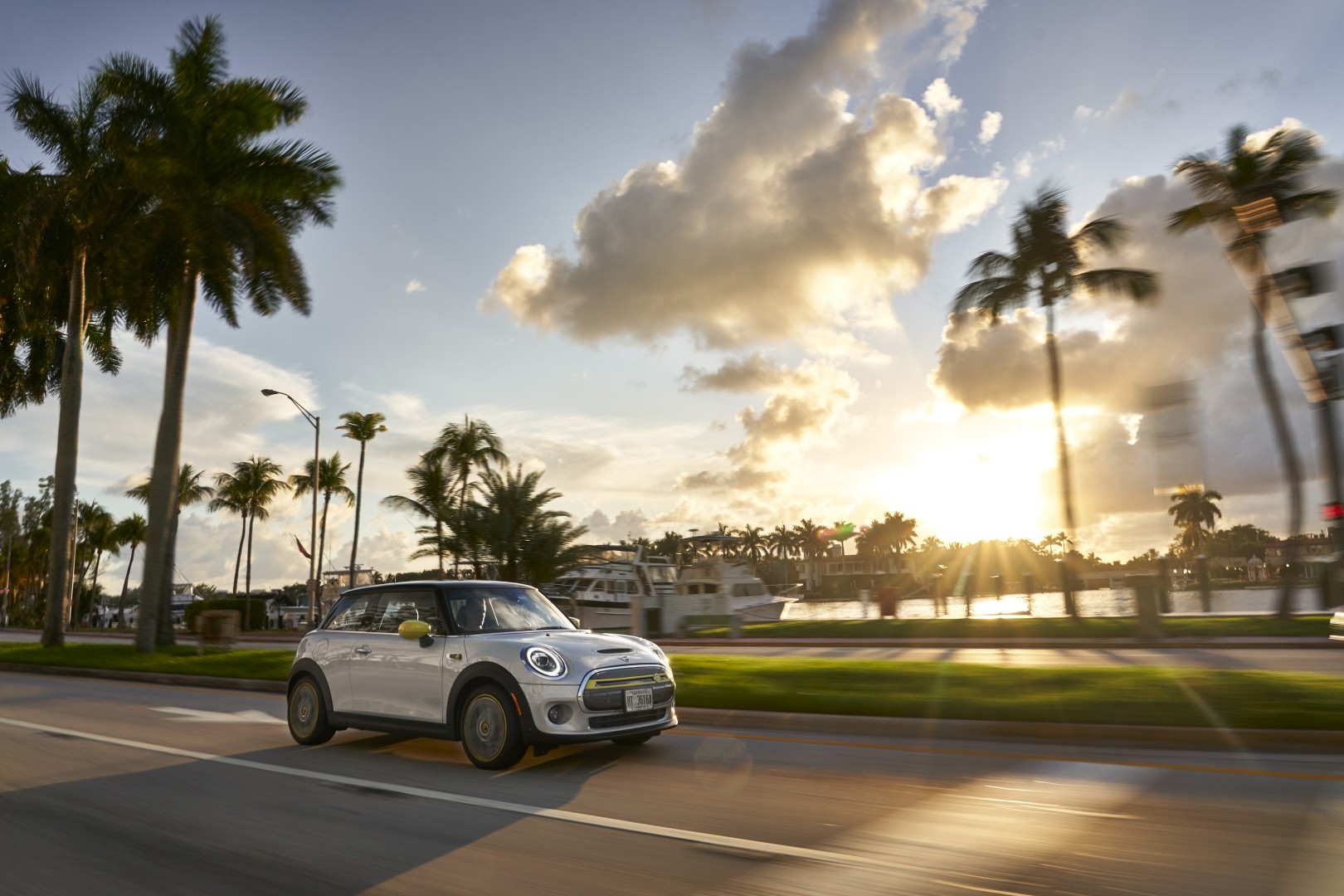 Mini Hatch photo 102