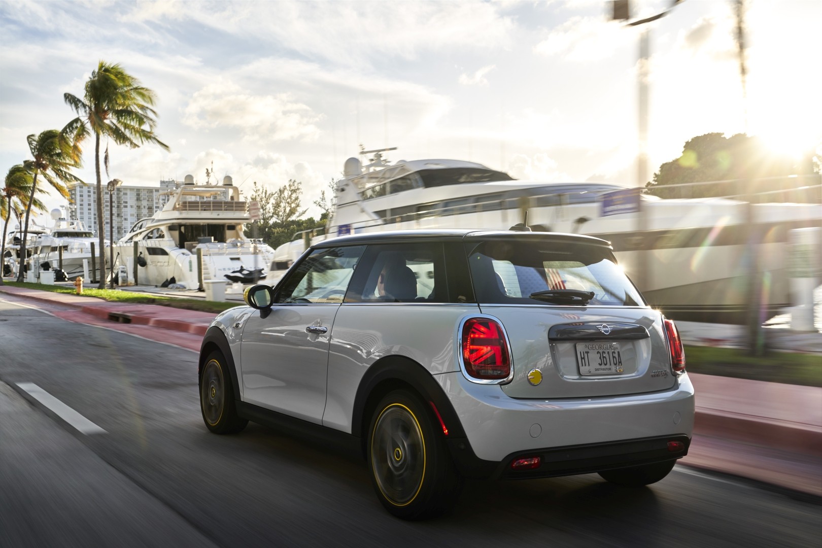 Mini Hatch photo 103