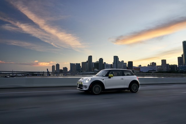 Mini Hatch photo 109