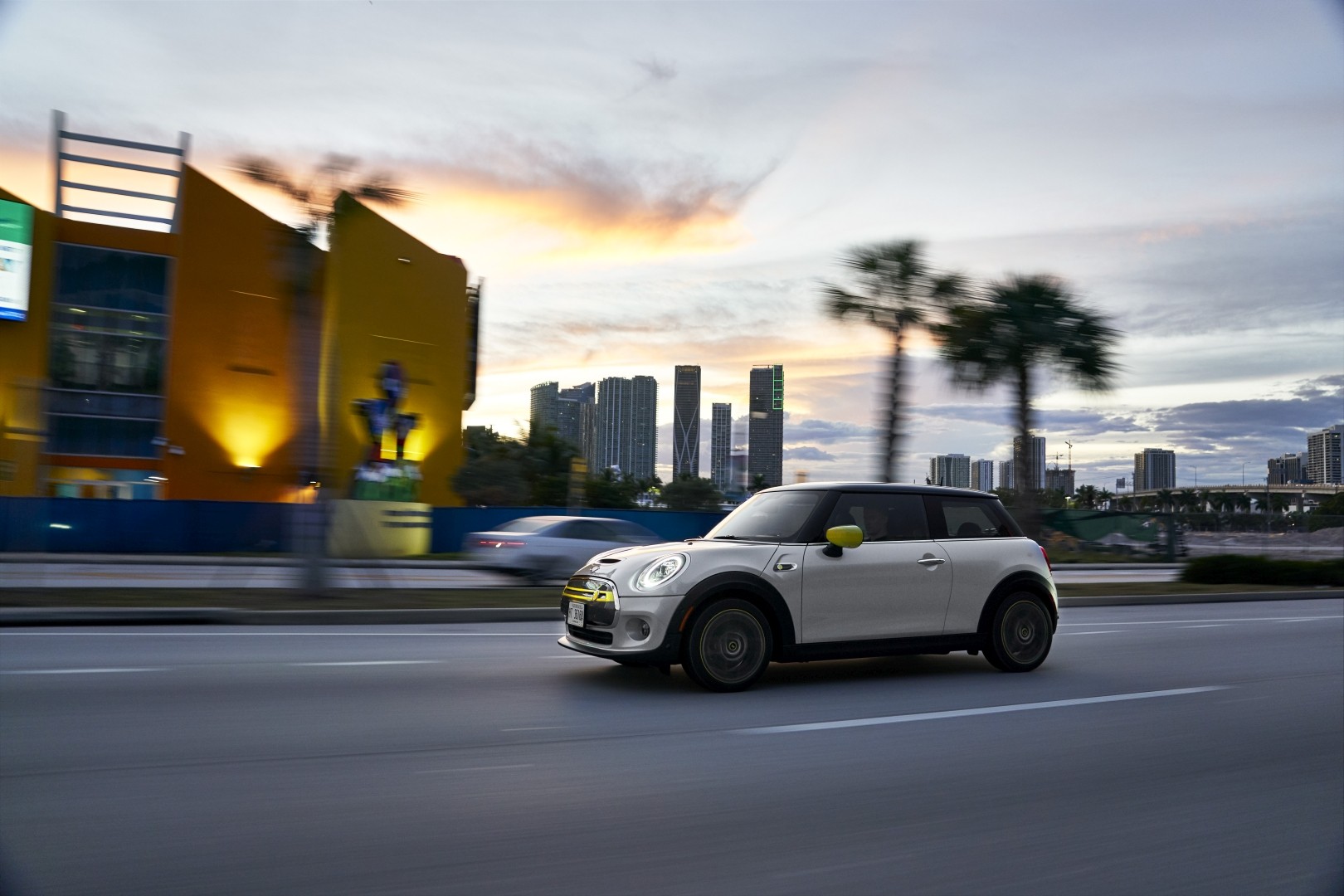 Mini Hatch photo 110