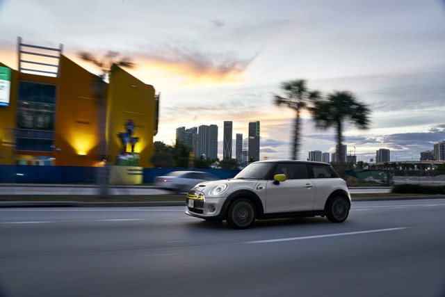 Mini Hatch photo 110