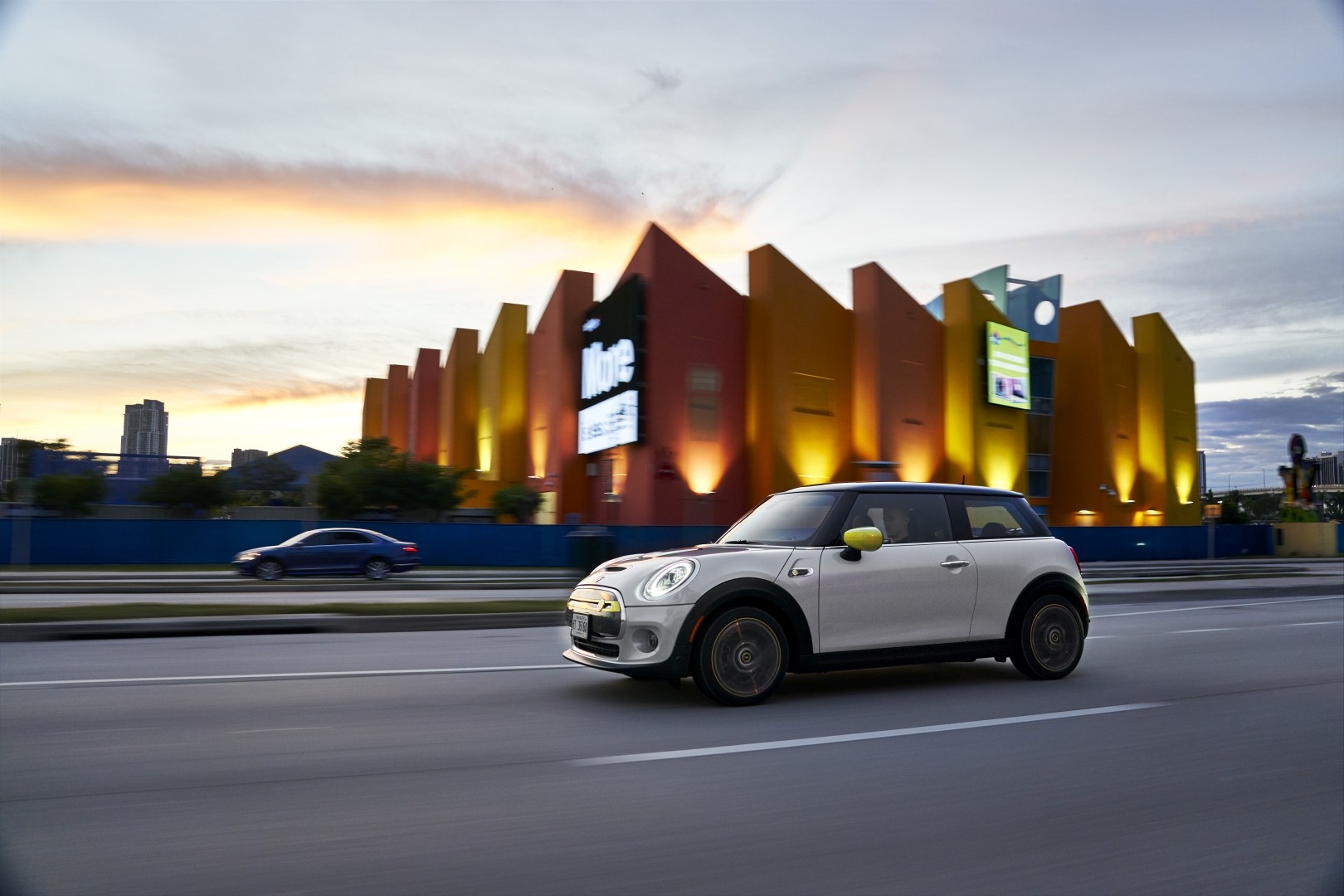 Mini Hatch photo 111