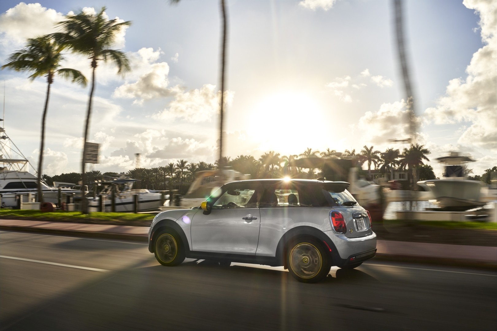 Mini Hatch photo 130