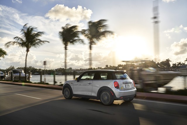 Mini Hatch photo 131
