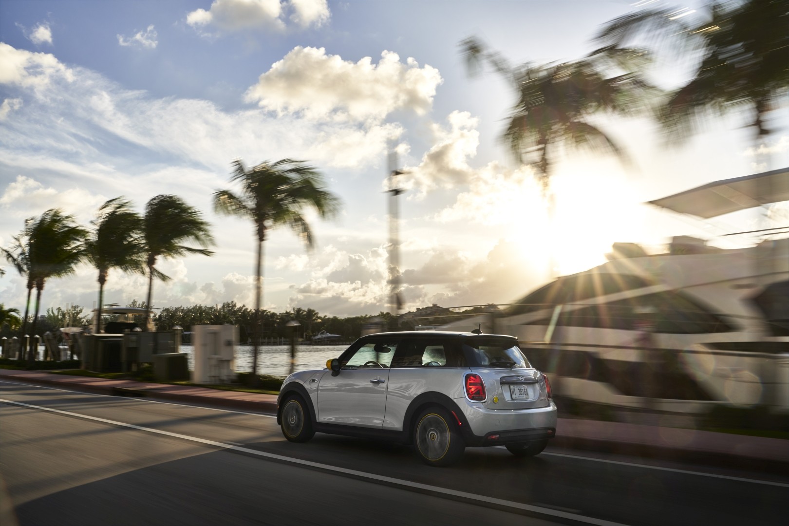 Mini Hatch photo 132