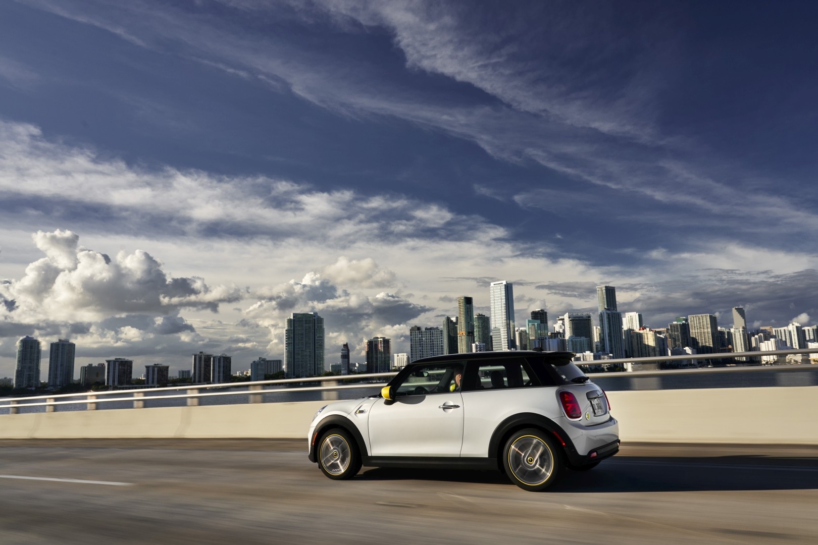 Mini Hatch photo 136