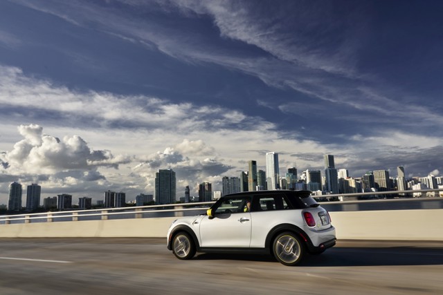Mini Hatch photo 136