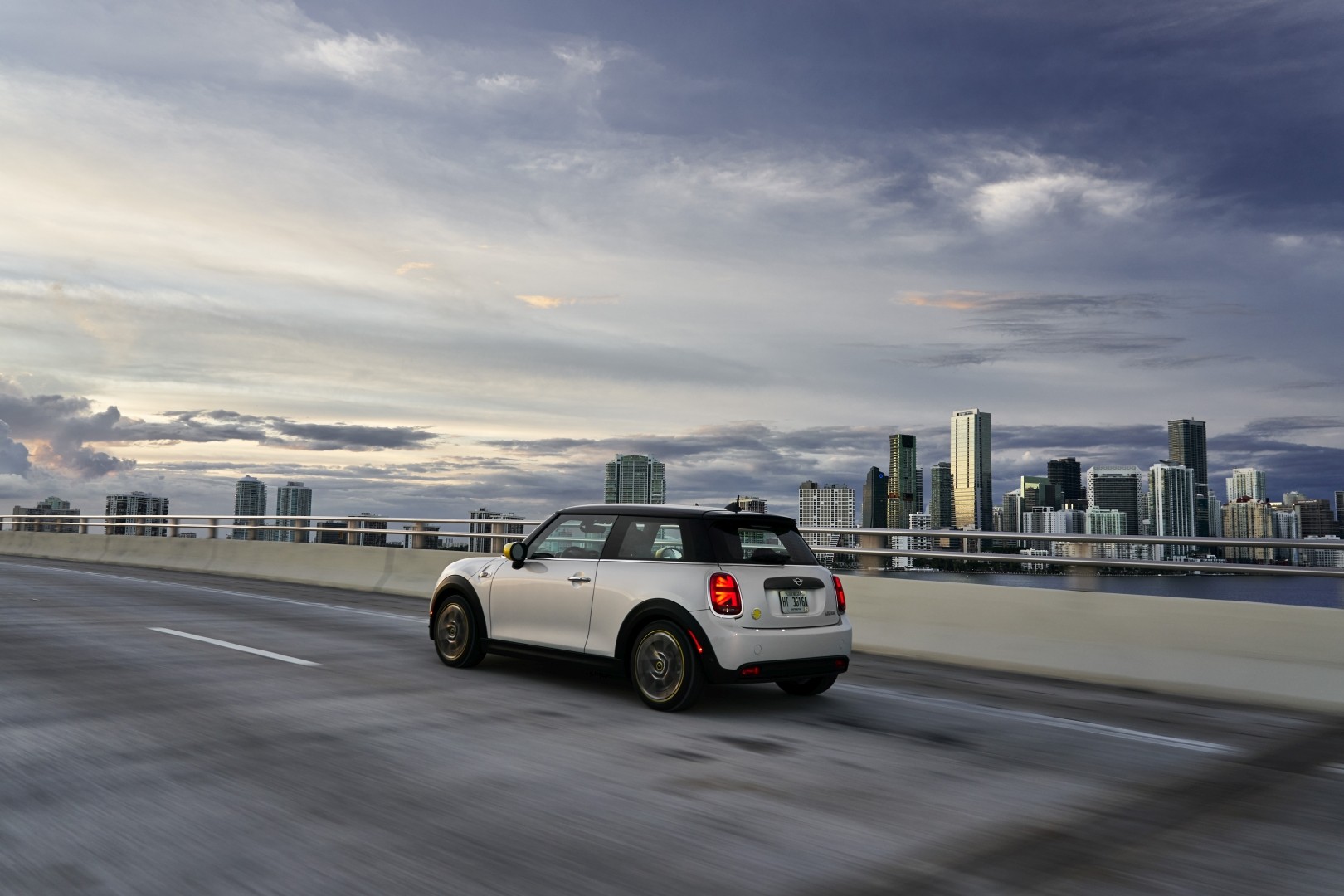 Mini Hatch photo 138