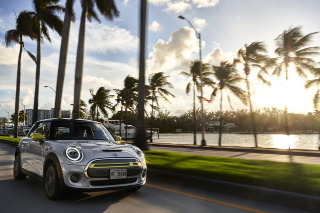 Mini Hatch photo 140