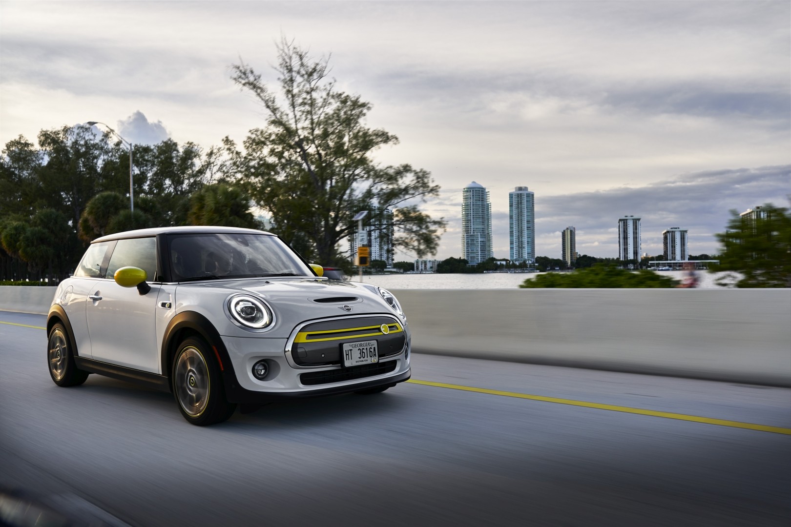 Mini Hatch photo 157