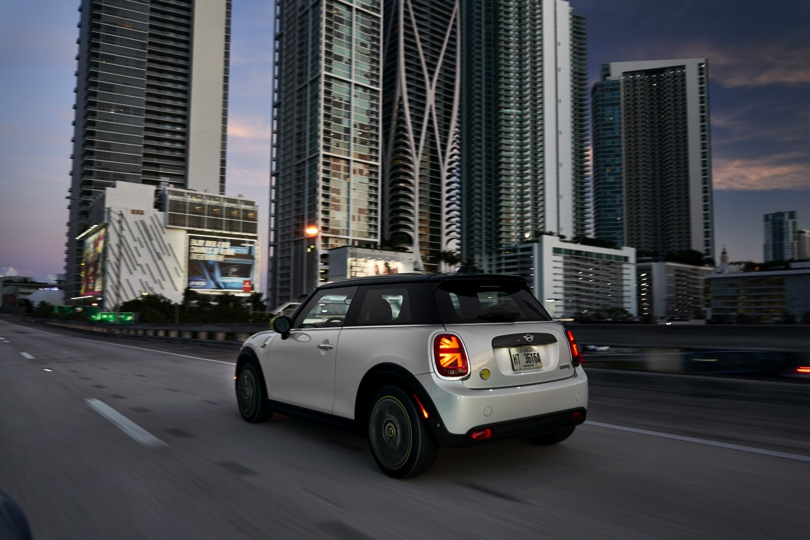 Mini Hatch photo 160