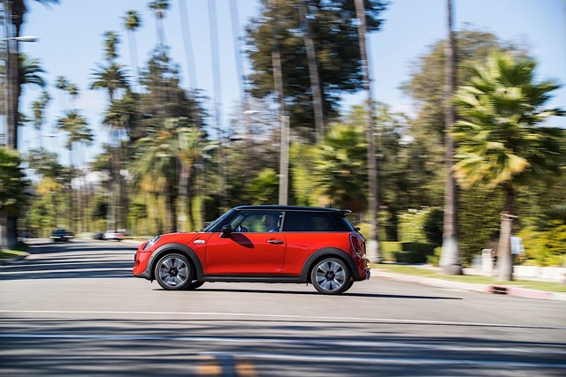 Mini Hatch photo 16