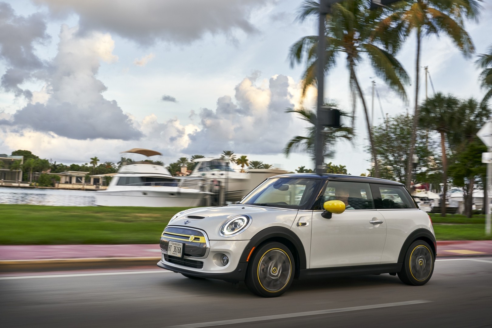 Mini Hatch photo 180