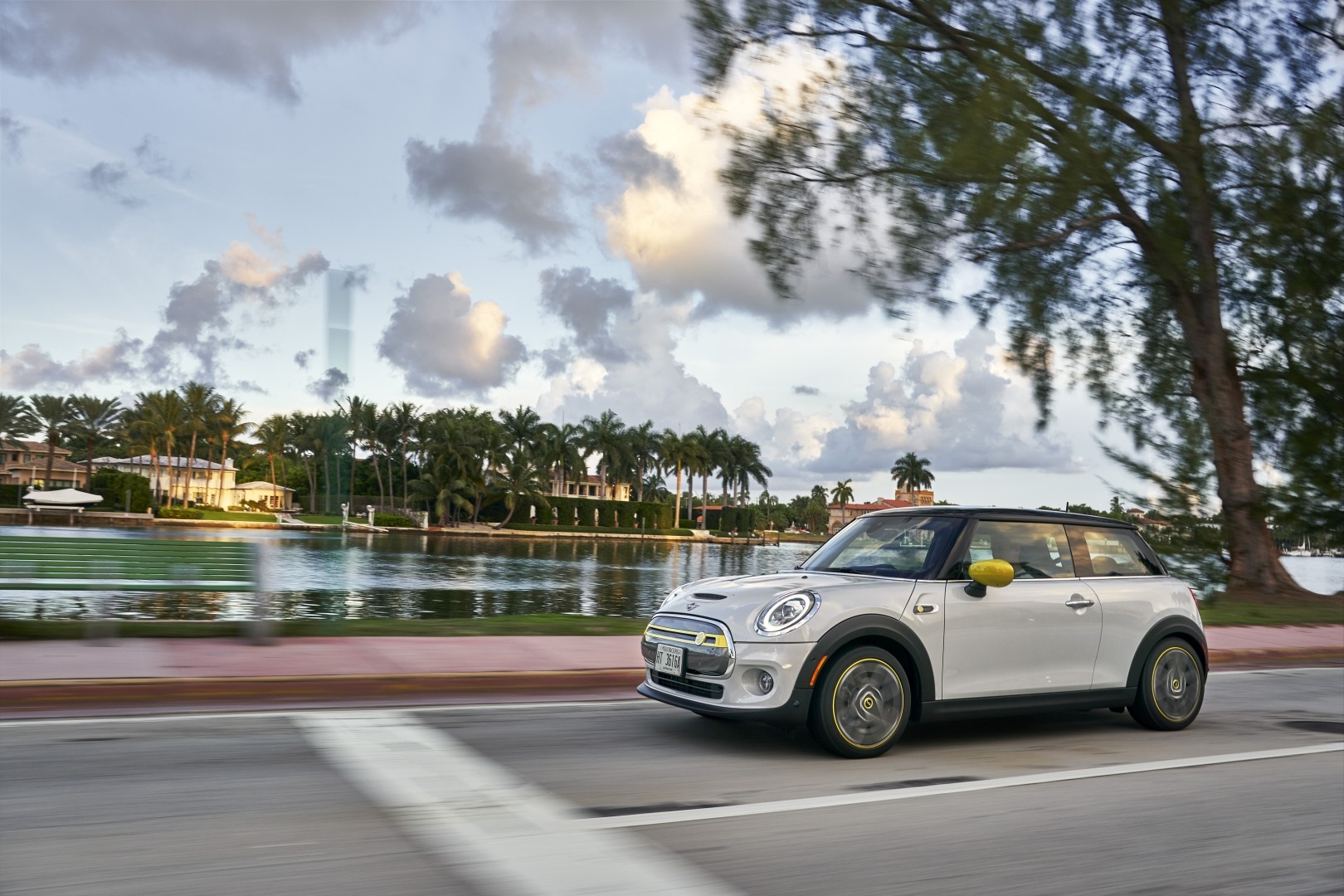 Mini Hatch photo 182