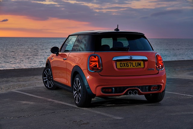 Mini Hatch photo 17