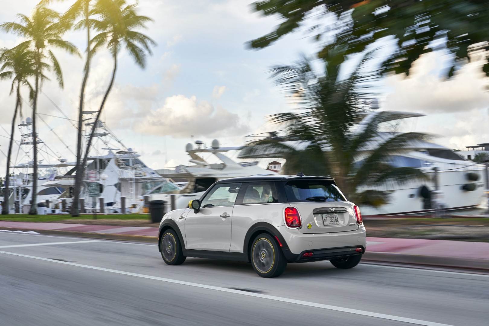 Mini Hatch photo 194