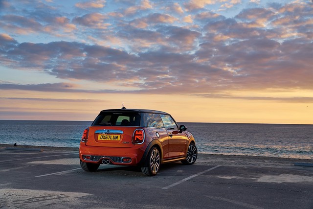 Mini Hatch photo 18