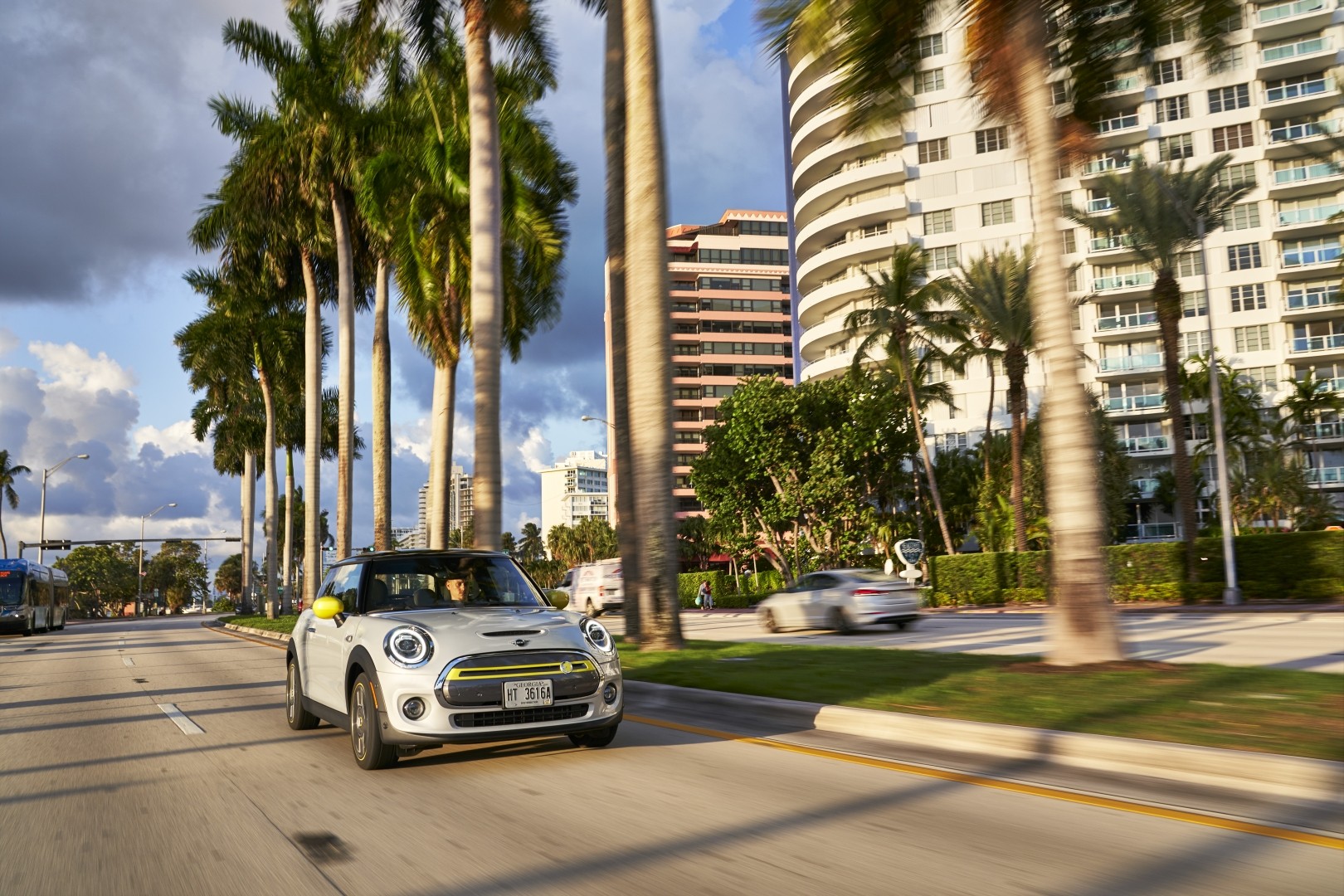 Mini Hatch photo 202