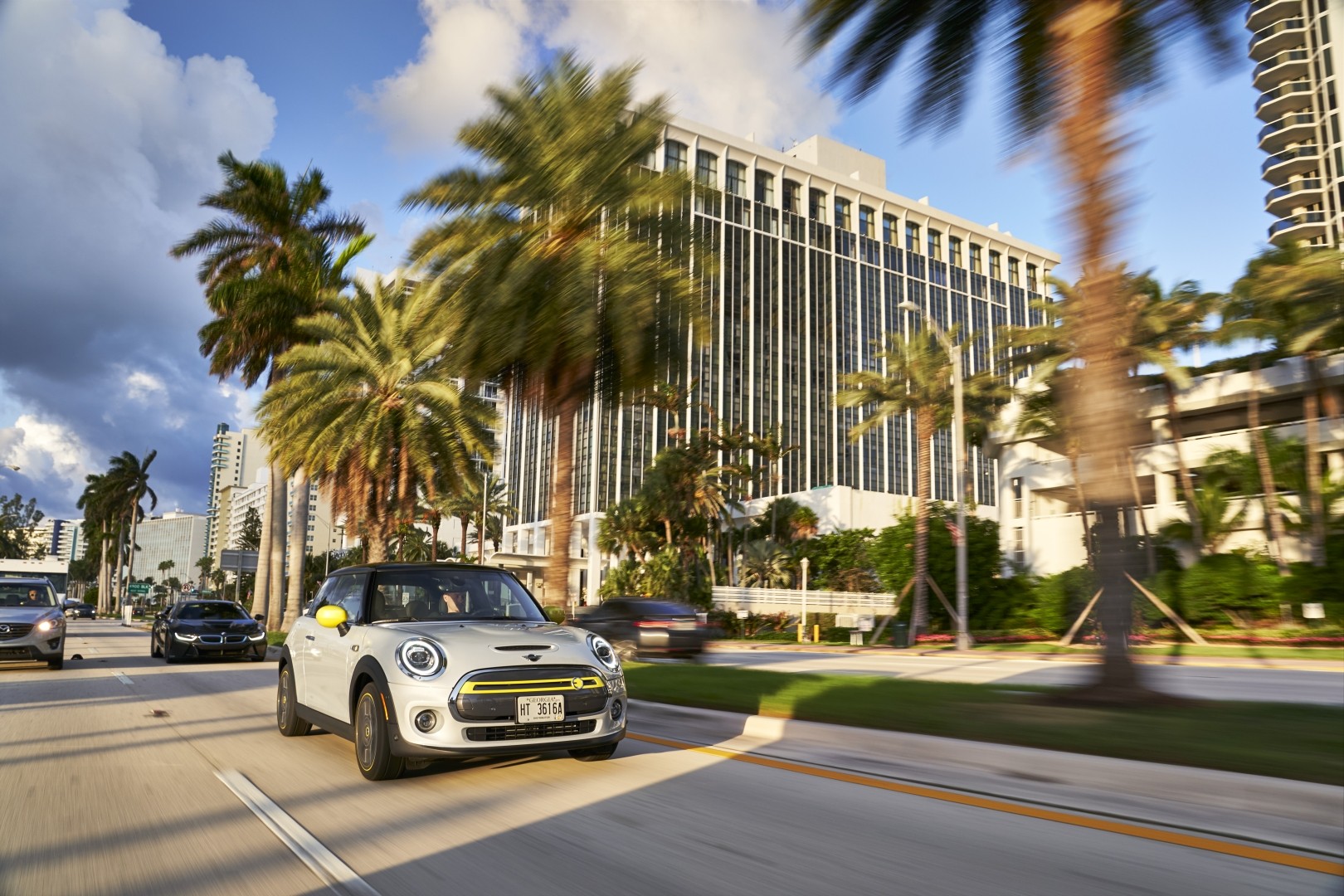 Mini Hatch photo 205