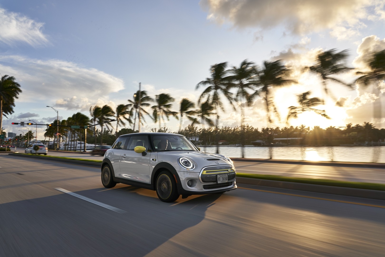 Mini Hatch photo 206