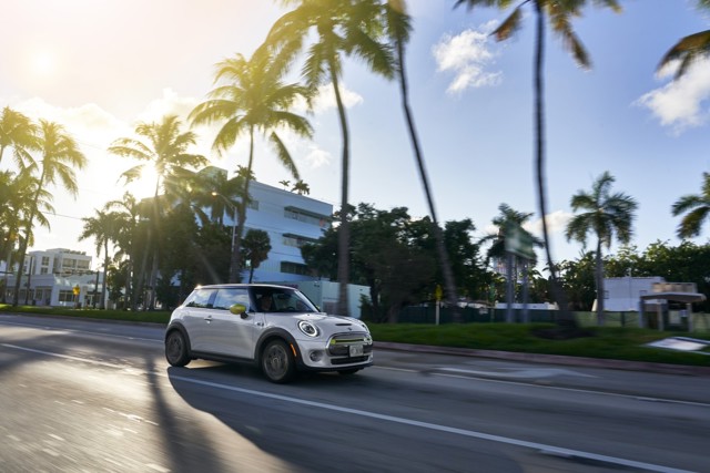 Mini Hatch photo 211