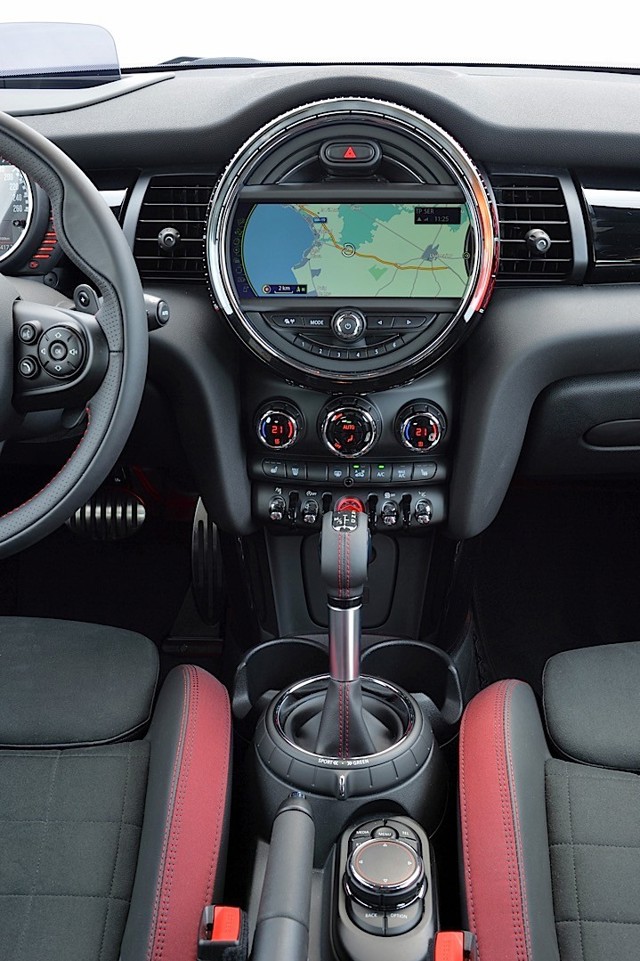 Mini Hatch photo 200
