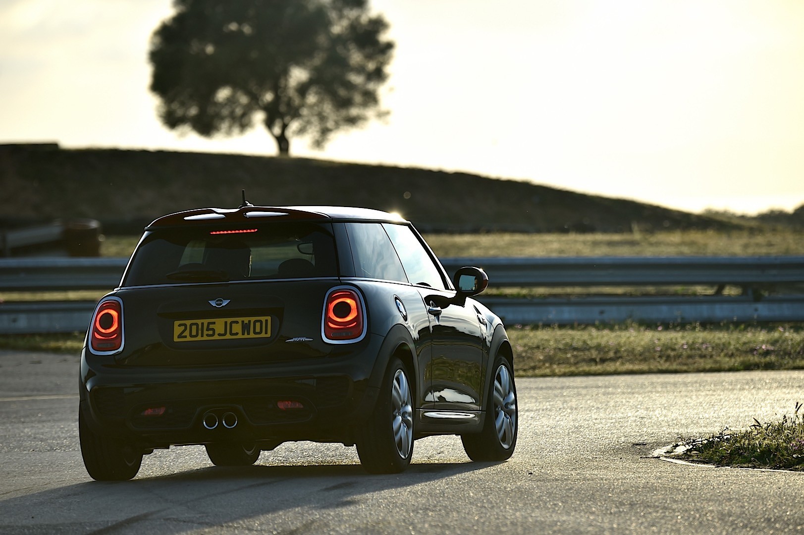 Mini Hatch photo 100