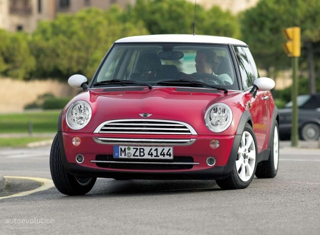 Mini Hatch photo 2