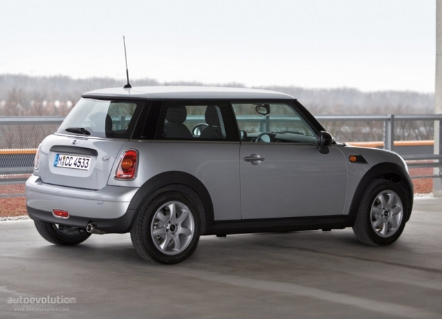 Mini Hatch photo 16