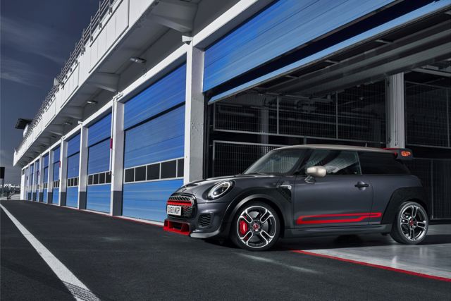 Mini Hatch photo 5