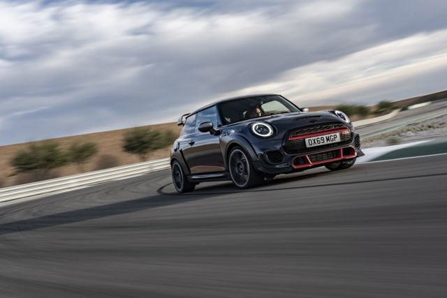 Mini Hatch photo 9