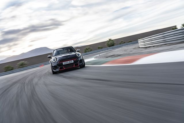 Mini Hatch photo 10