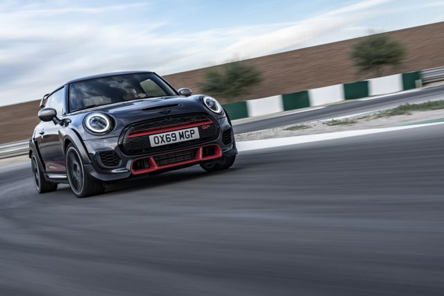 Mini Hatch photo 11