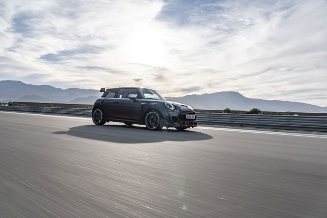 Mini Hatch photo 18