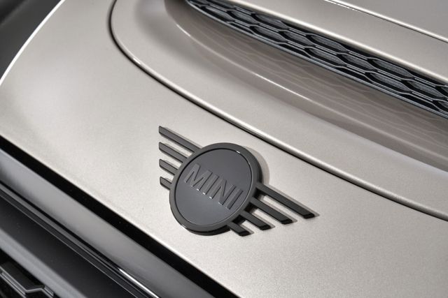 Mini Hatch photo 14