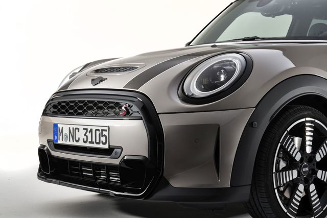 Mini Hatch photo 16